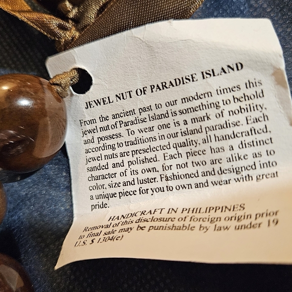 Jewel nut of Paradise bead Necklace with Smooth Texture and Metallic Sheen. New - Picture 5 of 6